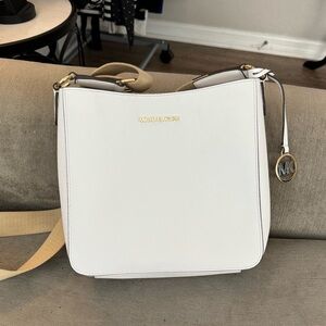 Michael Kors Crossbody!